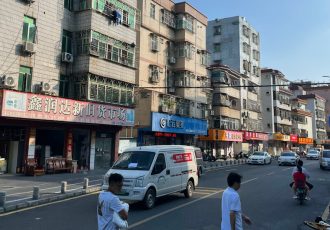 چین می خواهد برای احیای اقتصاد، محله های قدیمی را بولدوز کند