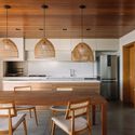 خانه مارینا / parte arquitetura - عکاسی داخلی، آشپزخانه، میز، کانتر، صندلی، تیر