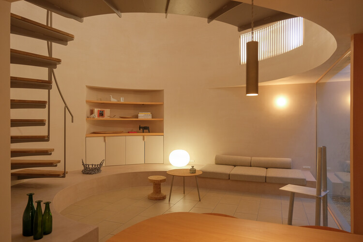 خانه در Shukugawa / Arbol - عکاسی داخلی، میز، نورپردازی