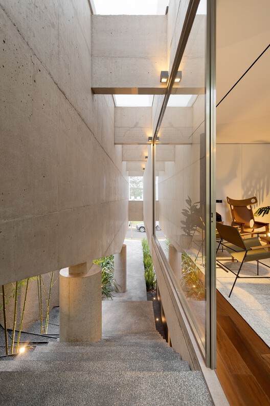 خانه A2 / Caracho Arquitetos - عکاسی داخلی، میز، نورپردازی، صندلی، پرتو