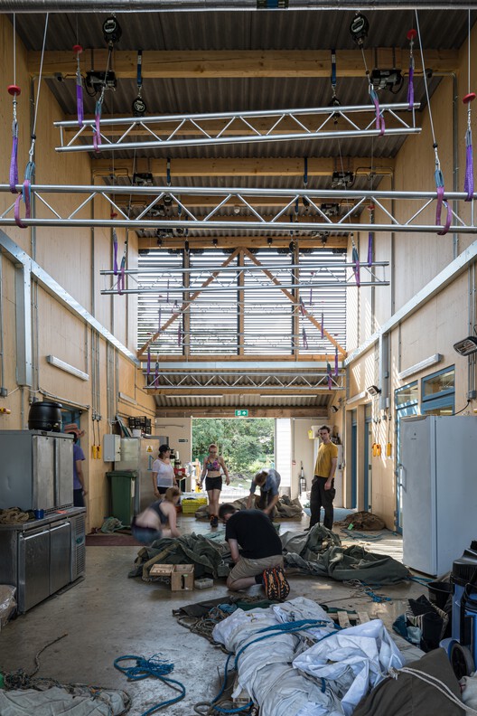 مرکز آموزشی و ذخیره سازی سقف بزرگ / معماران مول + استودیو نامرئی - عکاسی داخلی، پرتو