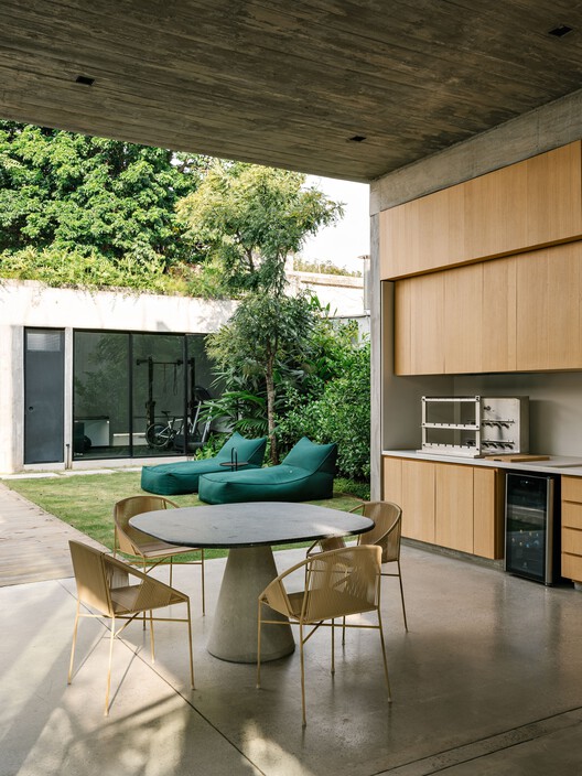Ipó House / Estúdio BRA Arquitetura - عکاسی داخلی، آشپزخانه، میز، صندلی، میز، پنجره