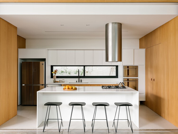 Ipó House / Estúdio BRA Arquitetura - عکاسی داخلی، آشپزخانه، میز، میز، صندلی