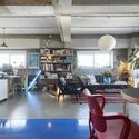بازسازی آپارتمان آبی توکیو / روویس - عکاسی داخلی، میز، قفسه بندی، صندلی