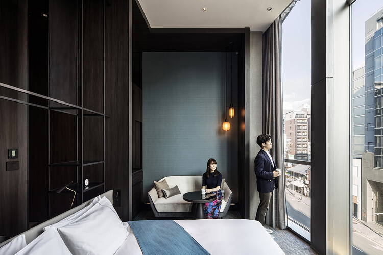 Richmond Hotel Premier Kyoto-shijo / Takenaka Corporation - عکاسی داخلی، اتاق خواب، پنجره، صندلی