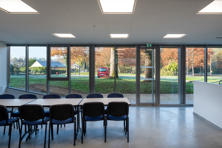 مرکز آتش نشانی و نجات Donzenac / انجمن معماران NIEZ LARRAUFIE - NL.AA - عکاسی داخلی، اتاق غذاخوری، صندلی، پنجره