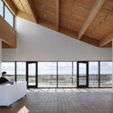مرکز انرژی و طبیعت ساحل جونز / nArchitects - عکاسی داخلی، آشپزخانه، پنجره، نما، پرتو