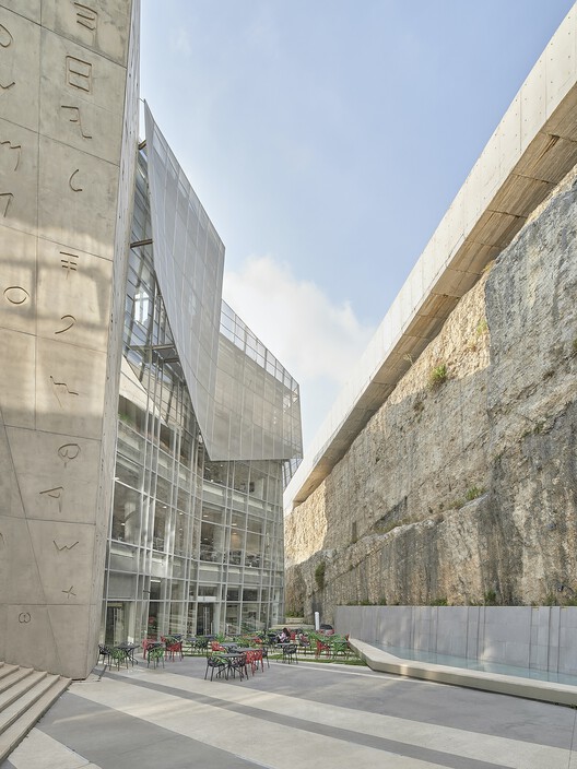 کتابخانه JG Jabbra و ساختمان اداری مرکزی R. Nassar / Atelier Pagnamenta Torriani - عکاسی بیرونی، نما