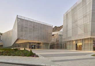 کتابخانه JG Jabbra و ساختمان اداری مرکزی R. Nassar / Atelier Pagnamenta Torriani