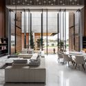 3-Juxta House / Kee Yen Architects - عکاسی داخلی، اتاق نشیمن، میز، صندلی
