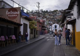 طبقه متوسط ​​رو به نابودی ونزوئلا از محله های مد روز قیمت گذاری شده است