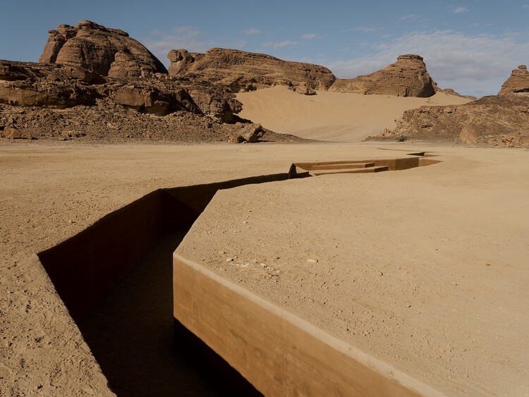 وقتی زمین شروع به نگاه کردن به خود کرد - نصب Desert X / SYN Architects - تصویر 9 از 17