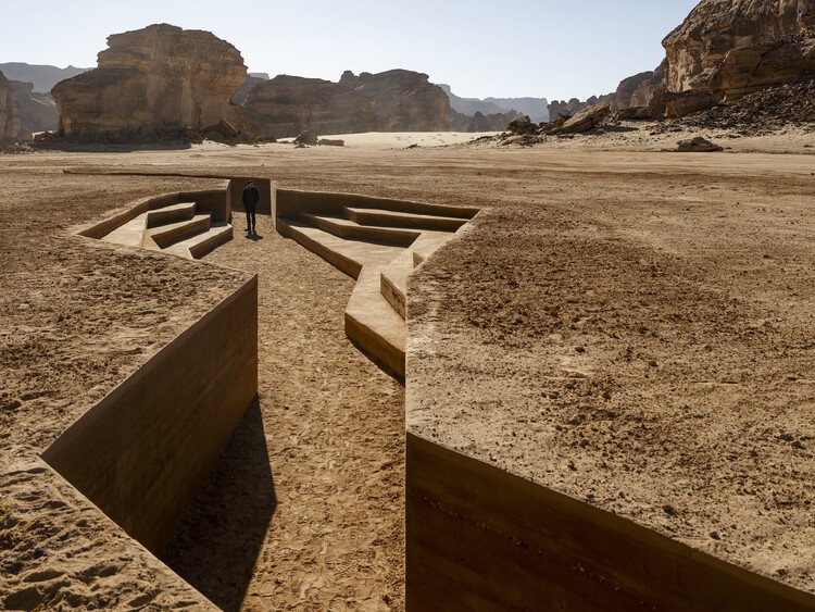 هنگامی که زمین شروع به نگاه کردن به خود کرد - Desert X Installation / SYN Architects - تصویر 7 از 17