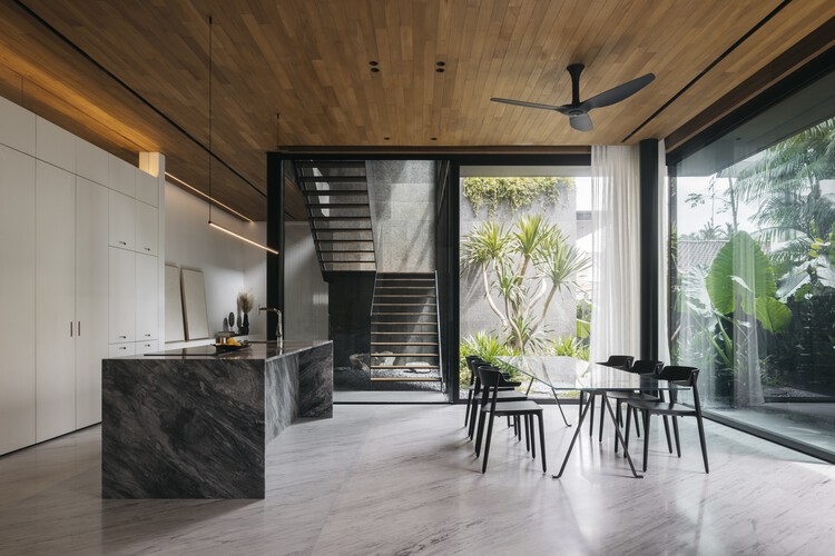 Vale House / Ming Architects - عکاسی داخلی، آشپزخانه، میز، صندلی، تیر