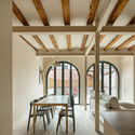   ساختمان B67 در منطقه 22 @ بارسلونا / معماران گوشه - عکاسی داخلی، اتاق غذاخوری، میز، پنجره، تیر، صندلی