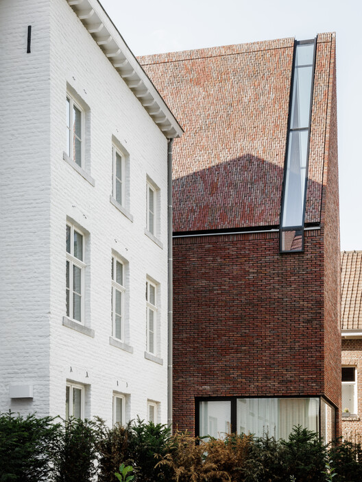 The Ursuline Convent / a2o architecten - عکاسی بیرونی، پنجره، آجر، نما