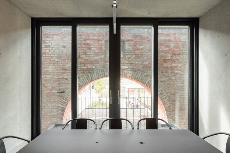 GOH Conversion Gösserhalle / AllesWirdGut Architektur - عکاسی داخلی، میز، صندلی، شیشه، پنجره