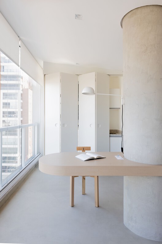 Lea Apartment / Nati Minas & Studio + Flipê Arquitetura - عکاسی داخلی، میز