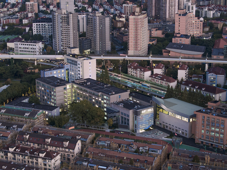 بازسازی مدرسه زبان های خارجی شانگهای وابسته به آتلیه SISU / ACRE - عکاسی خارجی، منظره شهری، ویندوز
