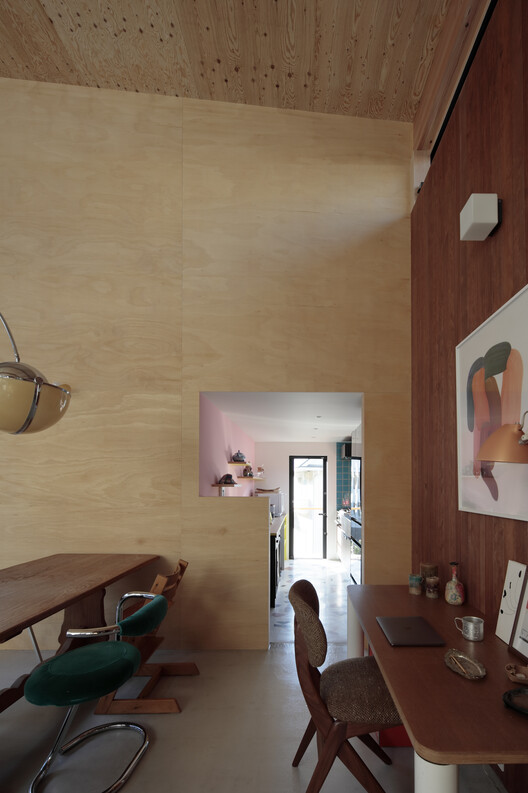 استیج در هایما / معماران تاکانوری اینیاما - عکاسی داخلی، میز، چوب، صندلی، تیر