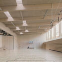 ساختمان سالن چند منظوره و کلاس درس مدرسه کارل شوبرت / معماری Kersten Kopp - تصویر 5 از 17