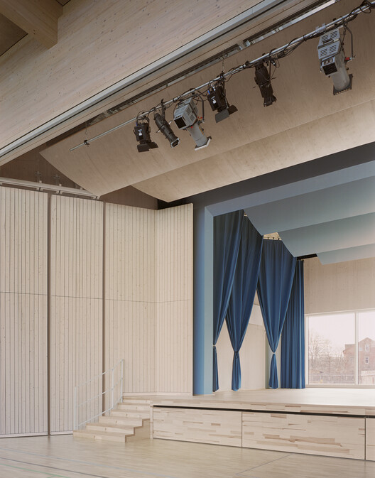 ساختمان سالن چند منظوره و کلاس درس مدرسه کارل شوبرت / معماری Kersten Kopp - عکاسی داخلی، گنجه