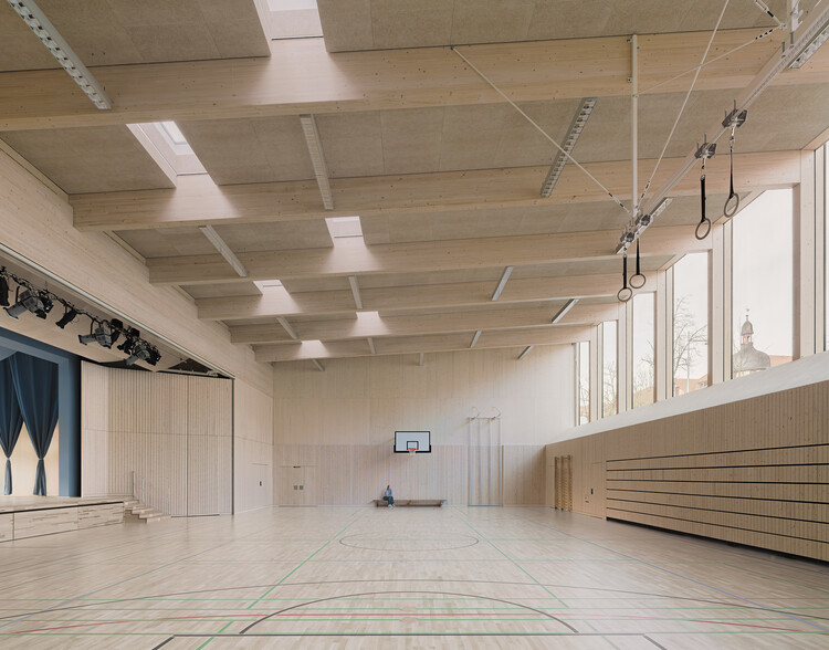 ساختمان سالن چند منظوره و کلاس درس مدرسه کارل شوبرت / معماری Kersten Kopp - تصویر 5 از 17