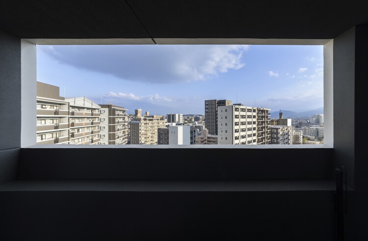 MONOCHROME در مجتمع مسکونی فوکوکا / SAKO Architects - Windows