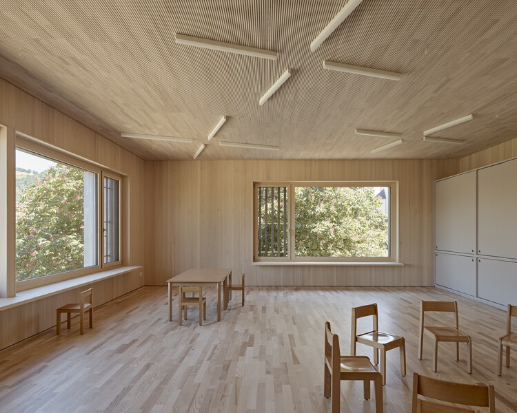 مدرسه ابتدایی بوتشویل / Illiz Architektur - عکاسی داخلی، اتاق غذاخوری، پنجره، صندلی، تیر