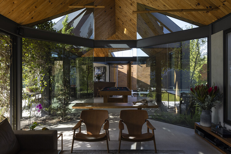 Ardósia House / Architectare - عکاسی داخلی، اتاق غذاخوری، میز، صندلی، تیرآهن، پاسیو