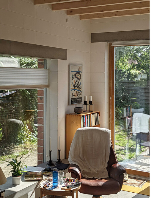 خانه ای برای مادربزرگ / فیلیپ لوتکن - عکاسی داخلی، میز، صندلی، پنجره