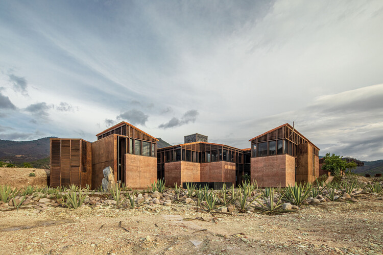 هتل ها در مکزیک: استفاده از مواد طبیعی و زباله در ساخت و سازهای معاصر - تصویر 10 از 25