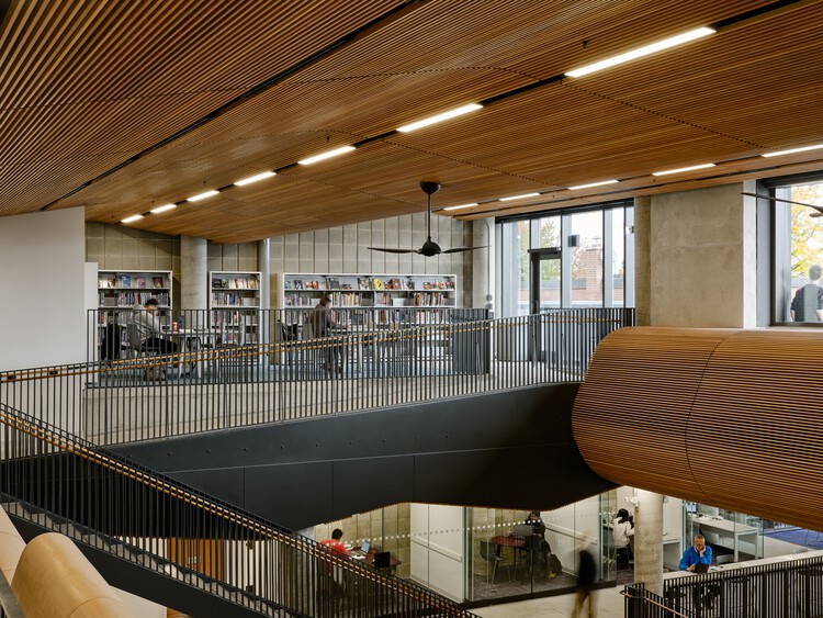 کتابخانه عمومی تورنتو - شعبه آلبرت کمپبل / شرکای معماری LGA - تصویر 9 از 20