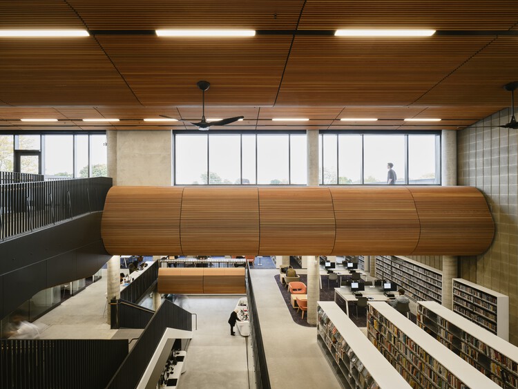 کتابخانه عمومی تورنتو - شعبه آلبرت کمپبل / شرکای معماری LGA - عکاسی داخلی، آشپزخانه، پنجره