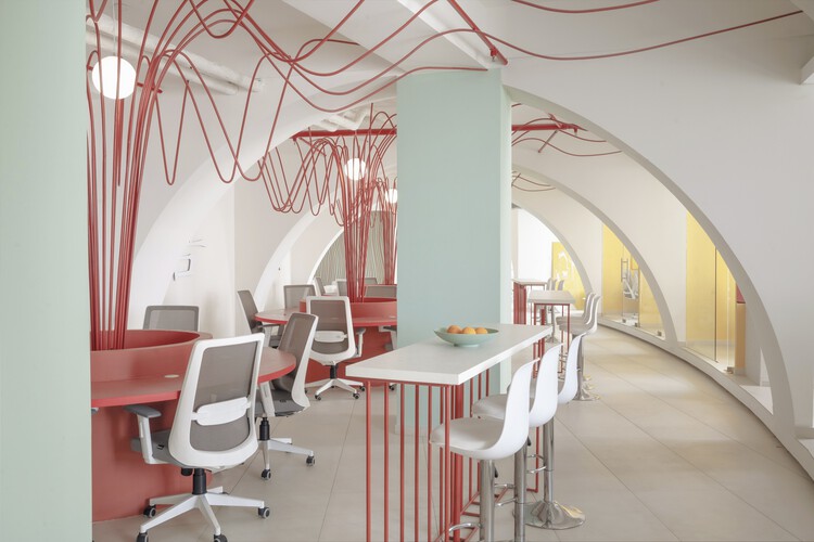 Elance Learning Headquary / Vili & Vé Architecture - عکاسی داخلی، اتاق غذاخوری، میز، صندلی