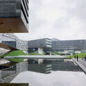 The Groundscraper: A Building Typology to Decentralize Cities - Image 5 of 9