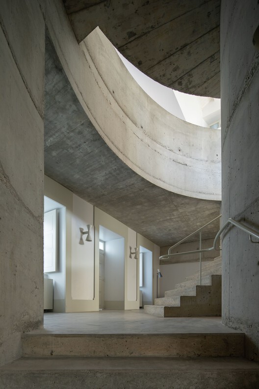 مرکز ملی نوآوری / Joaquim Portela Arquitetos - عکاسی داخلی، پله ها، ستون