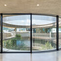 ساختمان با کاربری مختلط بریکول / انجمن معماری - عکاسی داخلی، پنجره، صندلی
