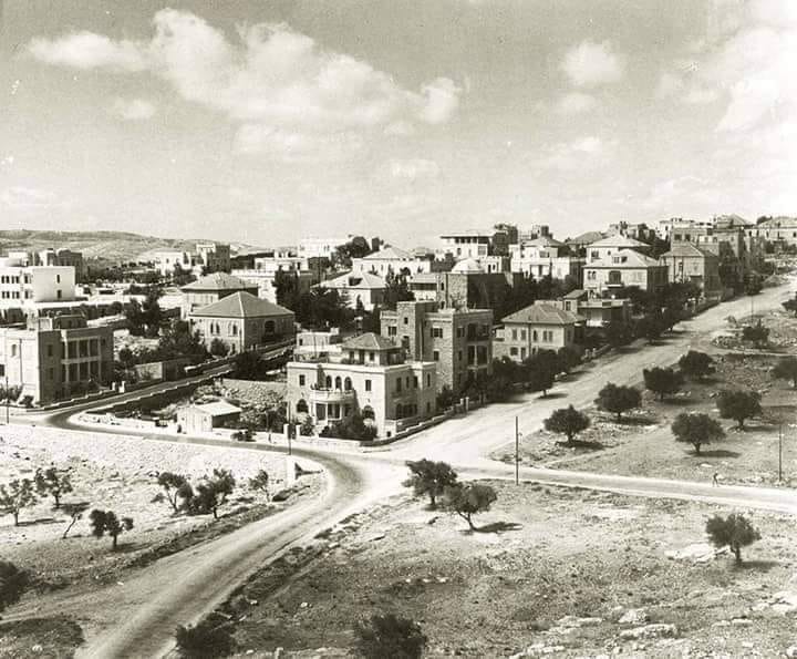 تصویری از محله طلبیه قبل از نکبت ۱۹۴۸ که یکی از محله های مجلل بیت المقدس است.  مشکل من چیست…