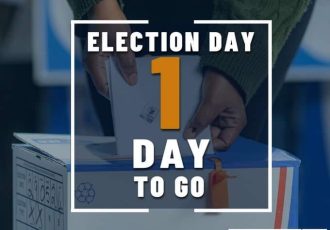 فقط ۱ روز تا #SAelections24 باقی مانده است!  آیا وزوز را احساس می کنید؟  بیا حاضر شویم، …