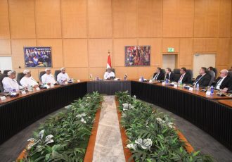 وزیر مسکن عمان با مسئولان شرکت‌های توسعه املاک و مستغلات و شرکت‌های پیمانکاری دیدار کرد.