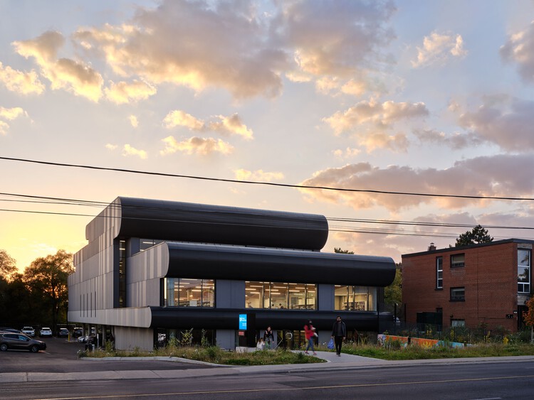 کتابخانه عمومی تورنتو - شعبه آلبرت کمپبل / شرکای معماری LGA - تصاویر بیشتر