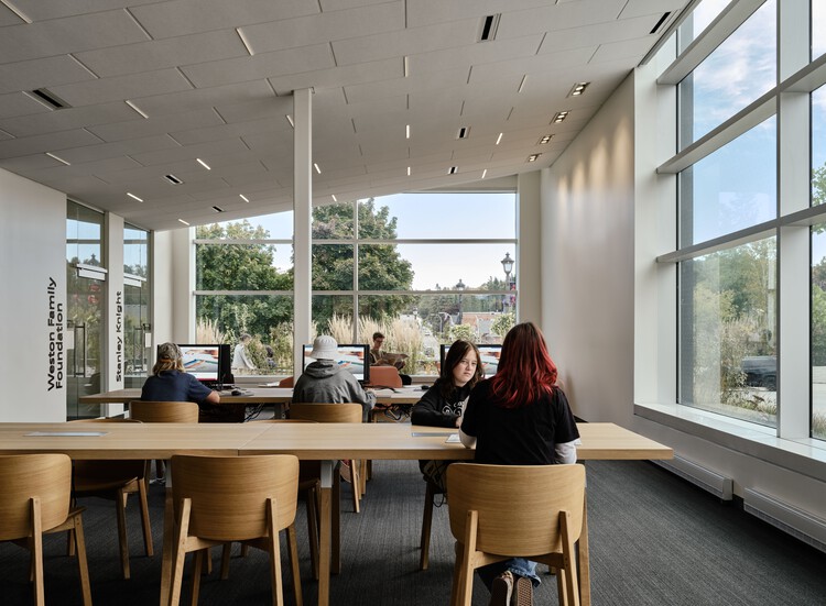 کتابخانه عمومی میفورد / شرکای معماری LGA - عکاسی داخلی، آشپزخانه، میز، پنجره، صندلی