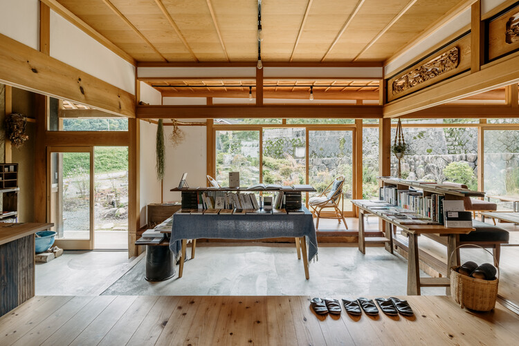 TOGO BOOKS nomadik / Coil Kazuteru Matumura Architects - عکاسی داخلی، تیر، پنجره