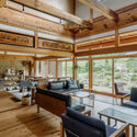 TOGO BOOKS nomadik / Coil Kazuteru Matumura Architects - عکاسی داخلی، اتاق نشیمن، میز، صندلی، تیر
