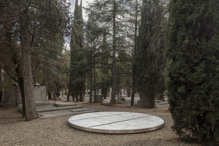 مقبره خانوادگی، گورستان شهرداری / معماران فرانسماس - تصویر 3 از 8