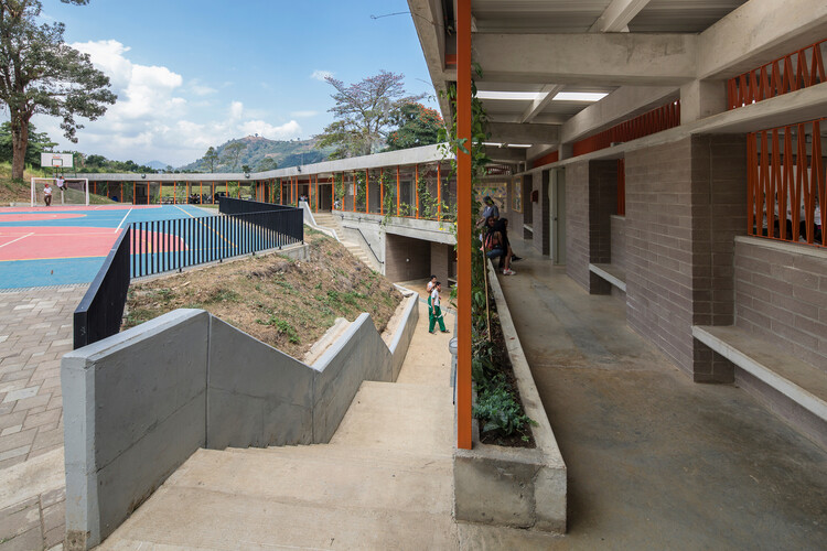 معماری آموزشی برای جامعه: کاوش در آثار معماران Plan:b در کلمبیا - تصویر 17 از 27