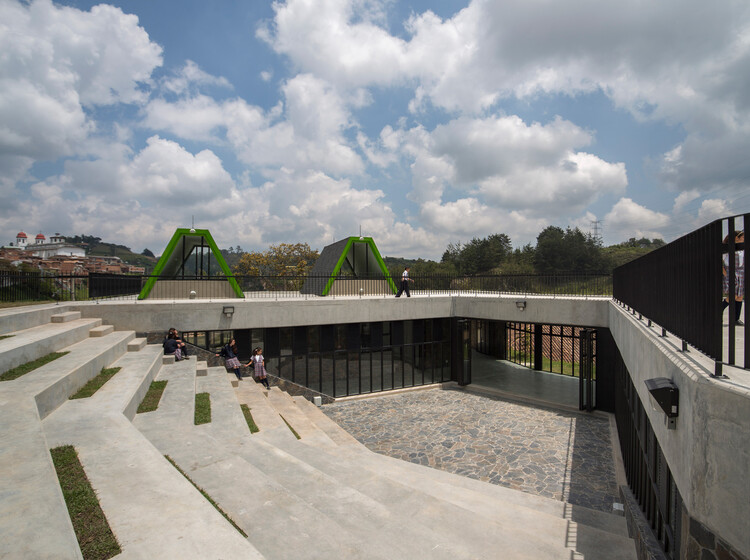 معماری آموزشی برای جامعه: بررسی آثار معماران Plan:b در کلمبیا - تصویر 20 از 27