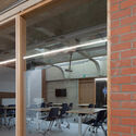 مرکز آموزشی CPFB / مجمع الجزایر - عکاسی داخلی، اتاق غذاخوری، پنجره، صندلی، تیر