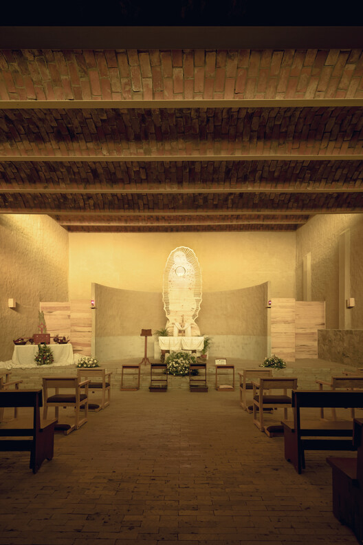 نمازخانه دائمی / فینو لوزانو - عکاسی داخلی، طاق، ستون